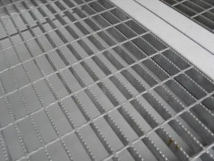 20Ft X 8Ft Open Mesh Floor Bunded Store - M-W Containers
