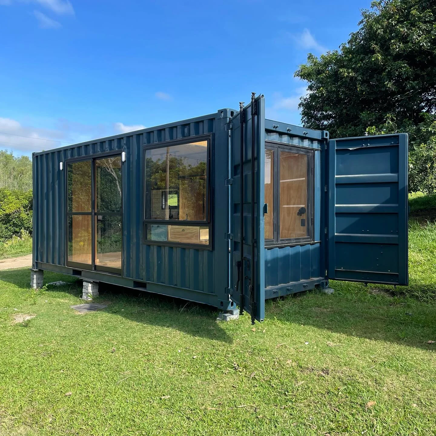 Custom 20ft Cozy Cabin Container House - M-W Containers Custom 20ft Cozy Cabin Container House - M-W Containers